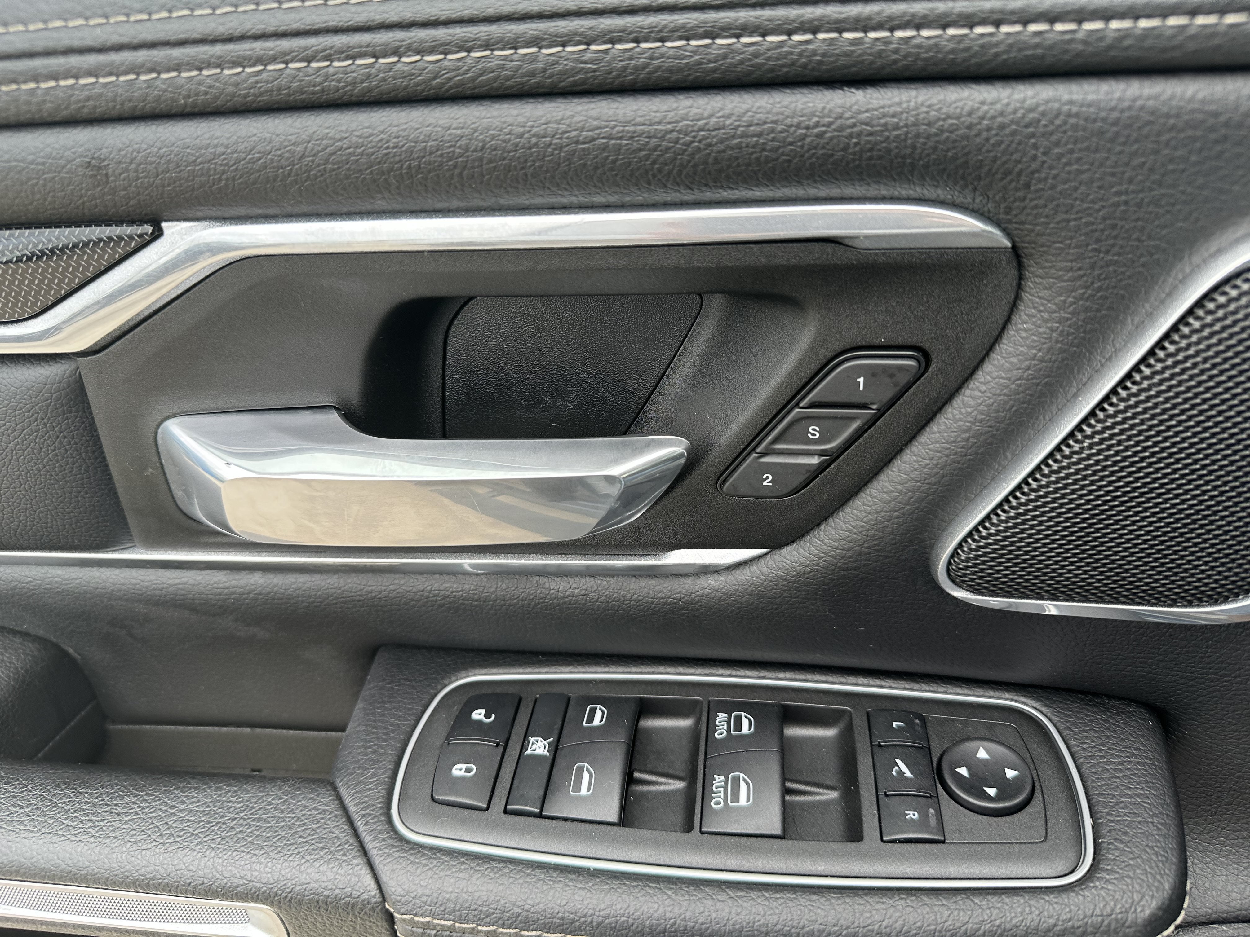 2022 RAM 1500 Laramie Crew Cab 4x4 5'7" Box