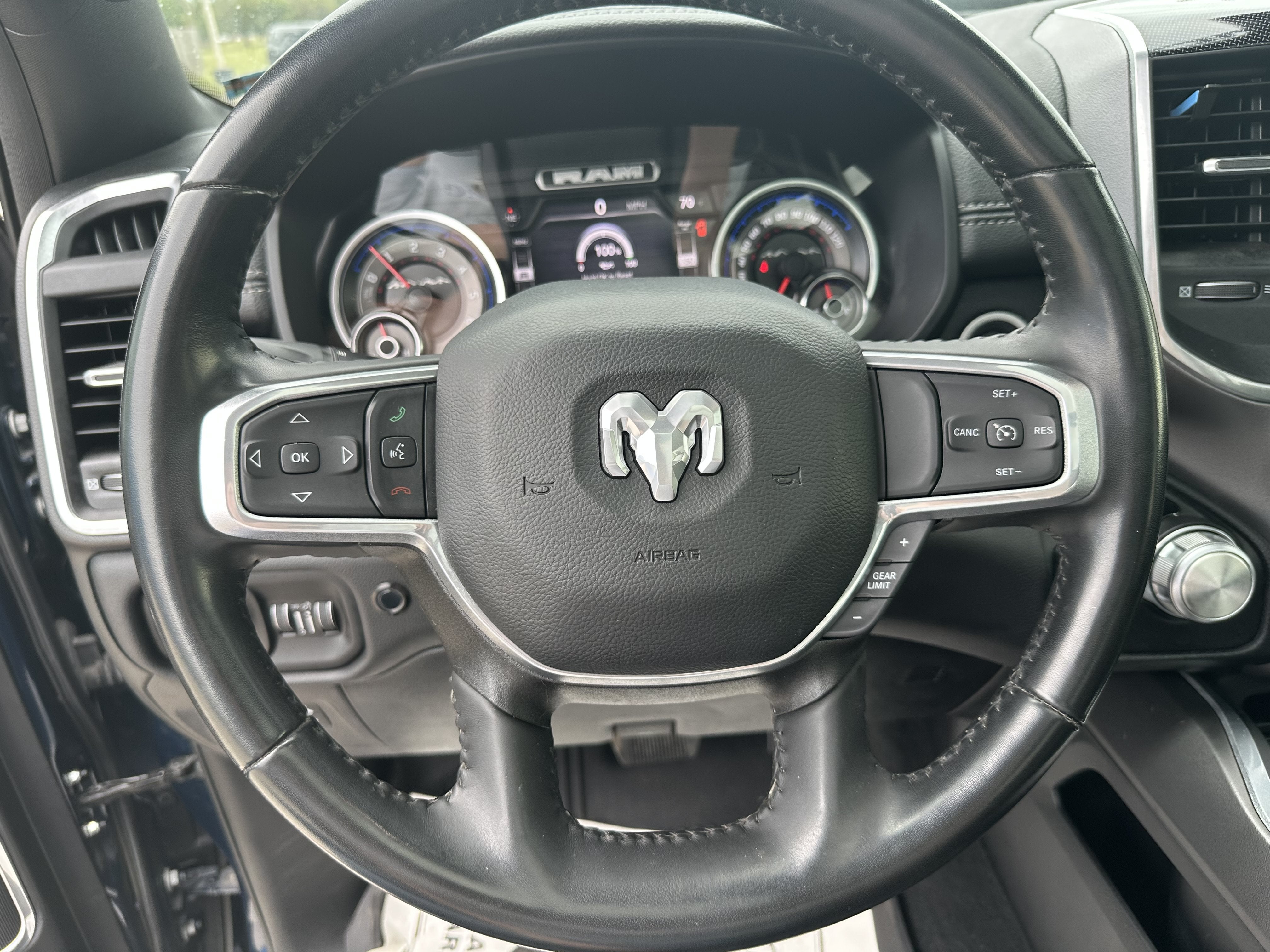 2022 RAM 1500 Laramie Crew Cab 4x4 5'7" Box