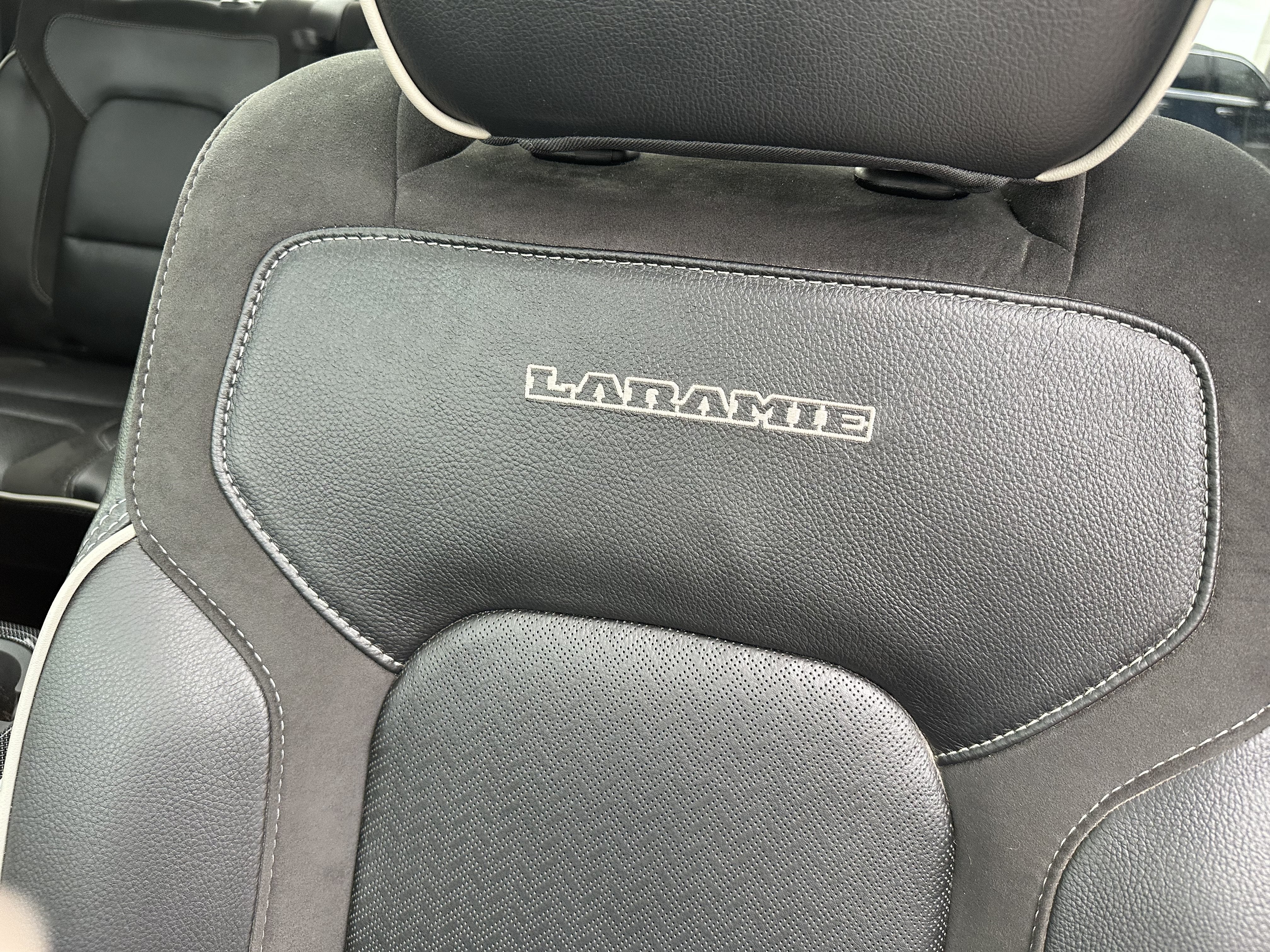 2022 RAM 1500 Laramie Crew Cab 4x4 5'7" Box