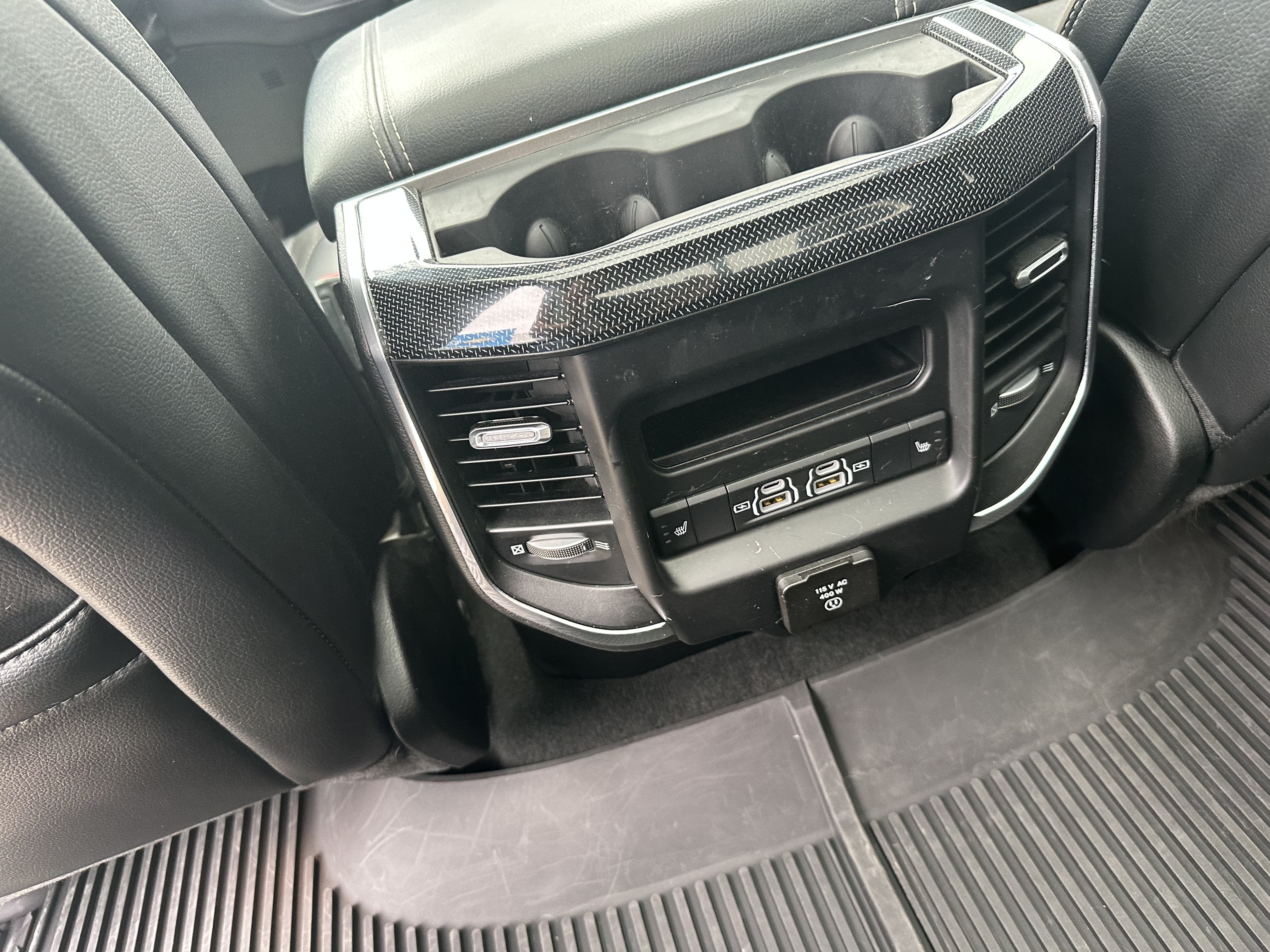 2022 RAM 1500 Laramie Crew Cab 4x4 5'7" Box