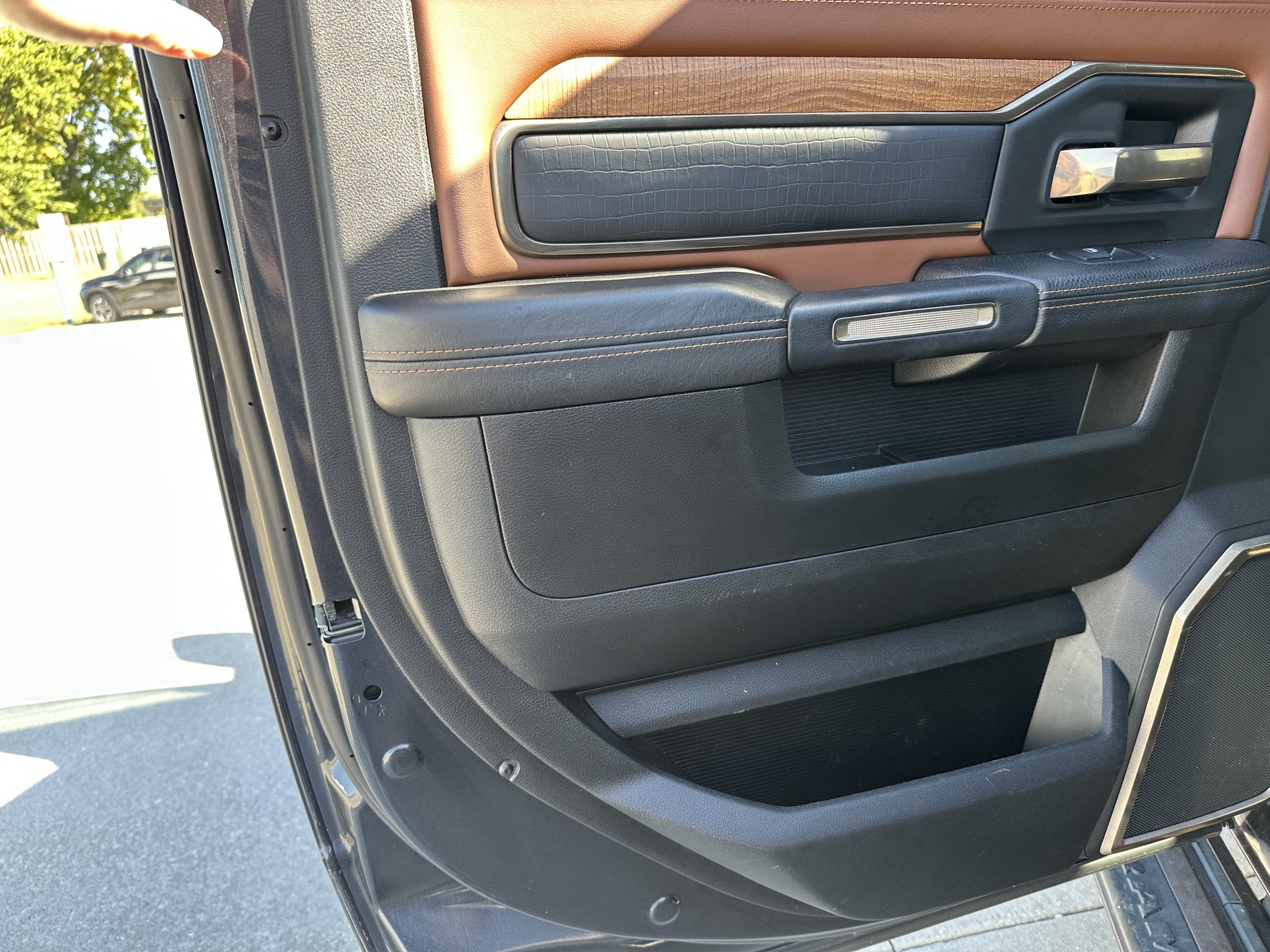 2020 RAM 2500 Laramie Longhorn Crew Cab 4x4 6'4" Box
