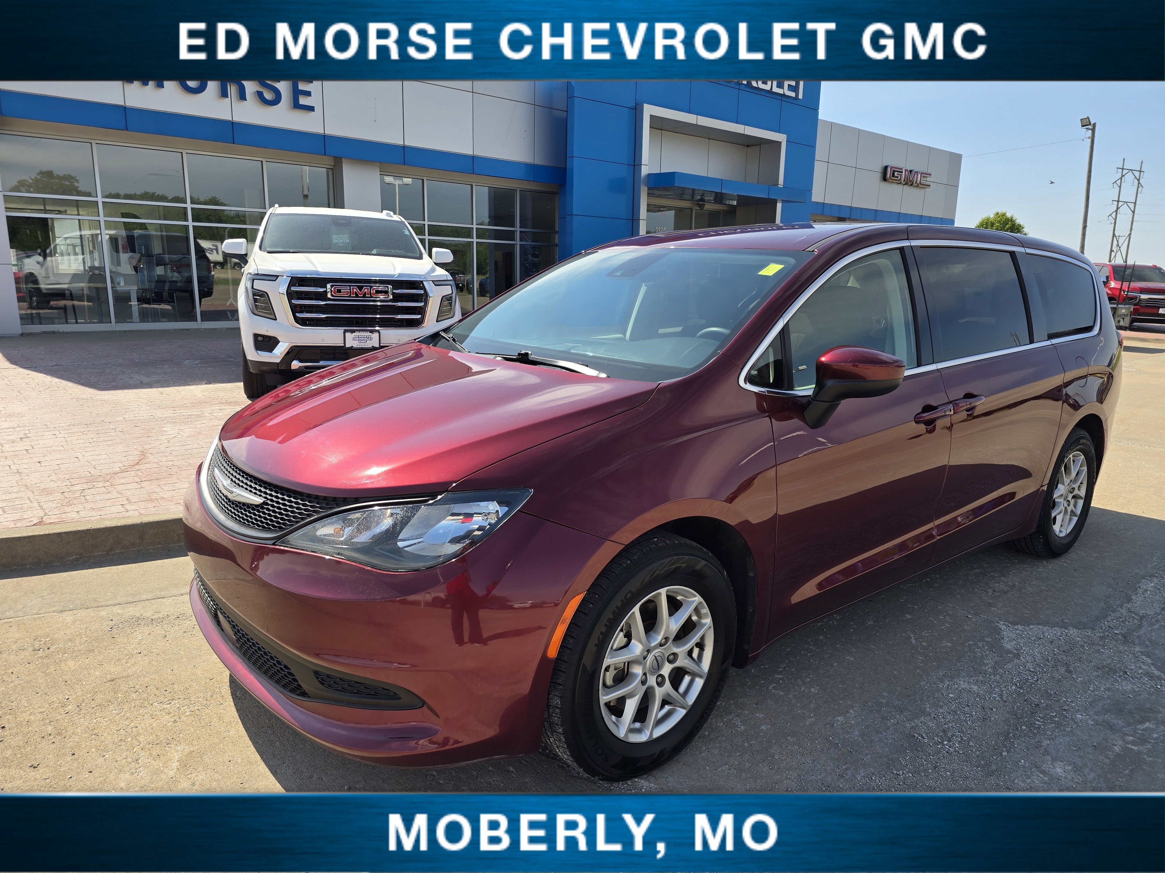 2023 Chrysler Voyager LX's photo