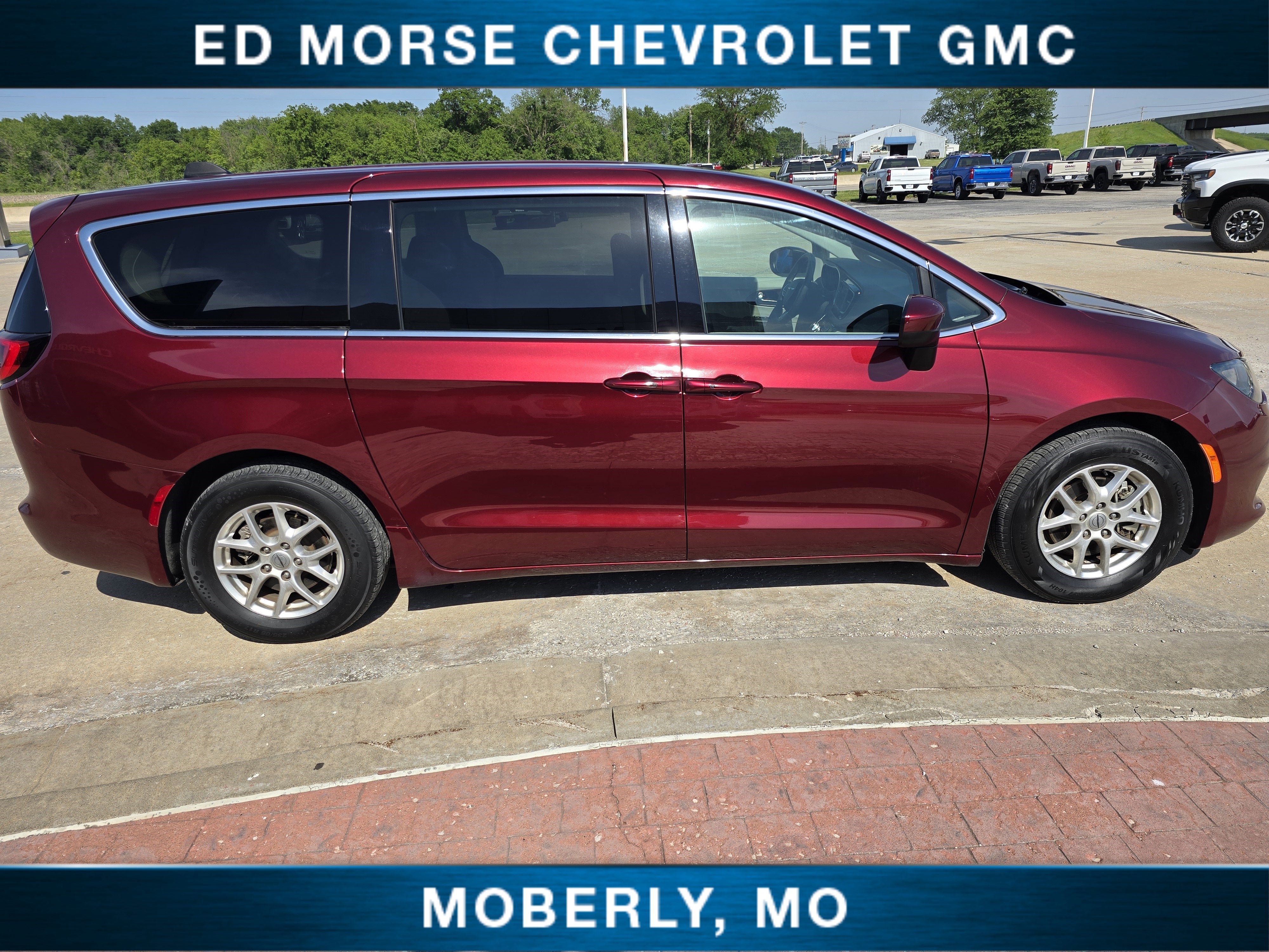 2023 Chrysler Voyager LX