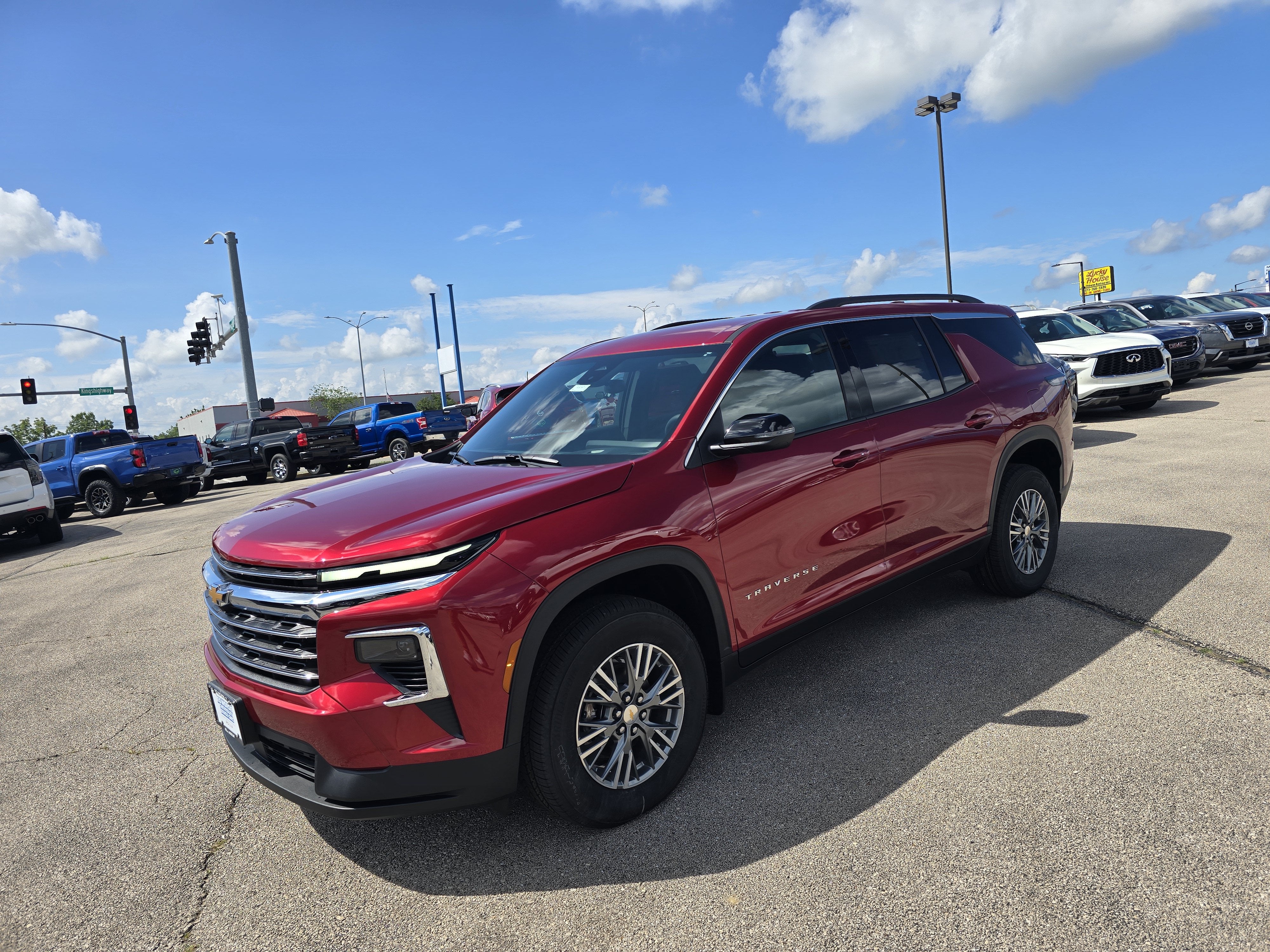 2026 Chevrolet Traverse LT
